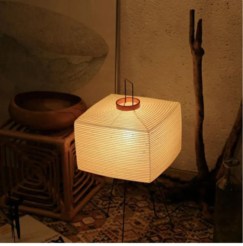 Lampe de chevet Japonaise en Papier sur Trépied - Opale