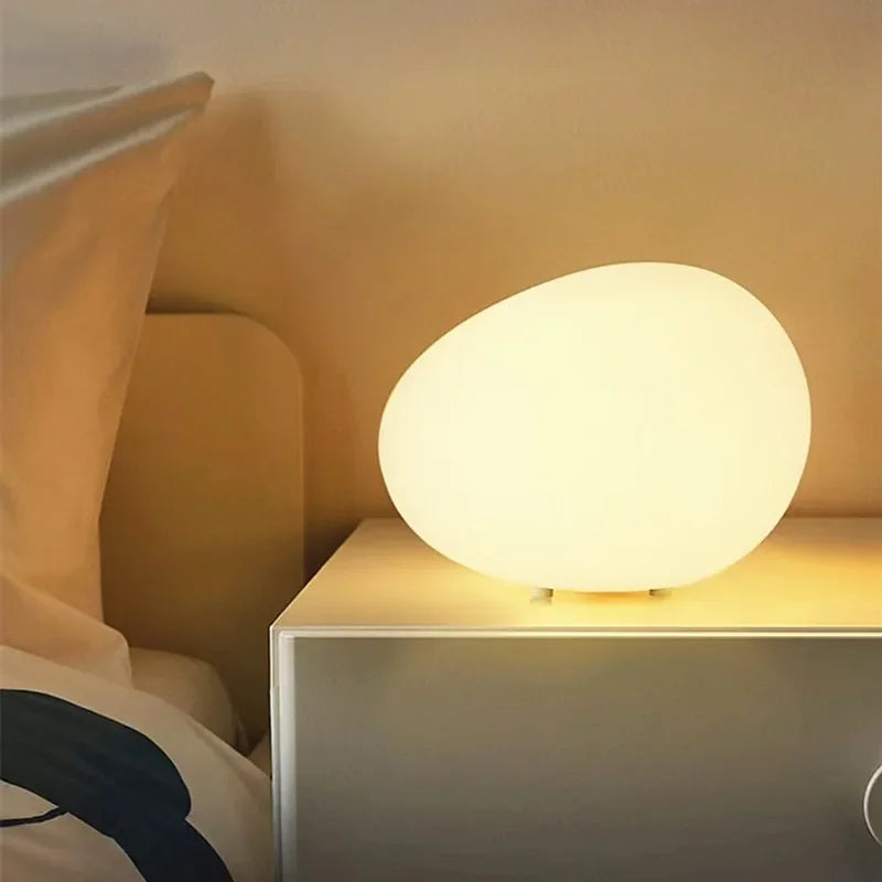 Lampe de chevet Design LED Caillou Lumineux - Opale