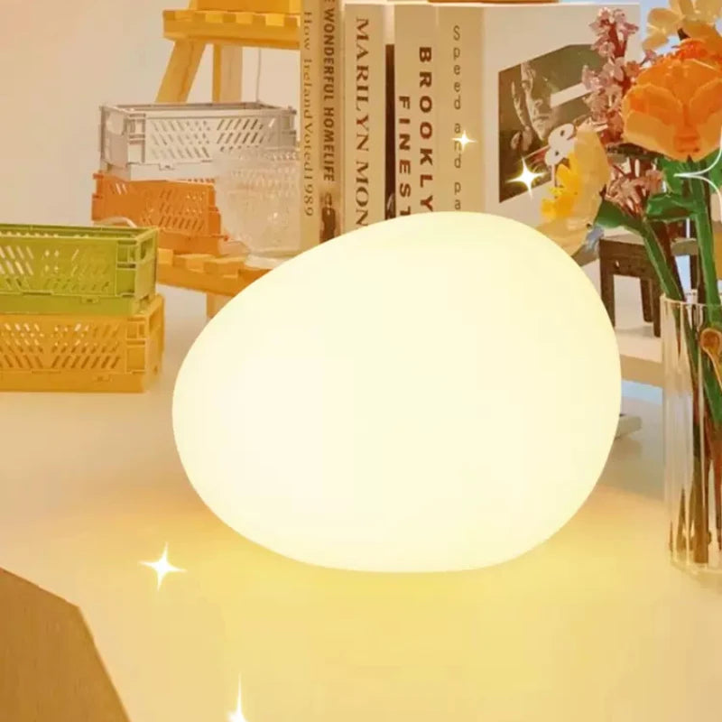 Lampe de chevet Design LED Caillou Lumineux - Opale