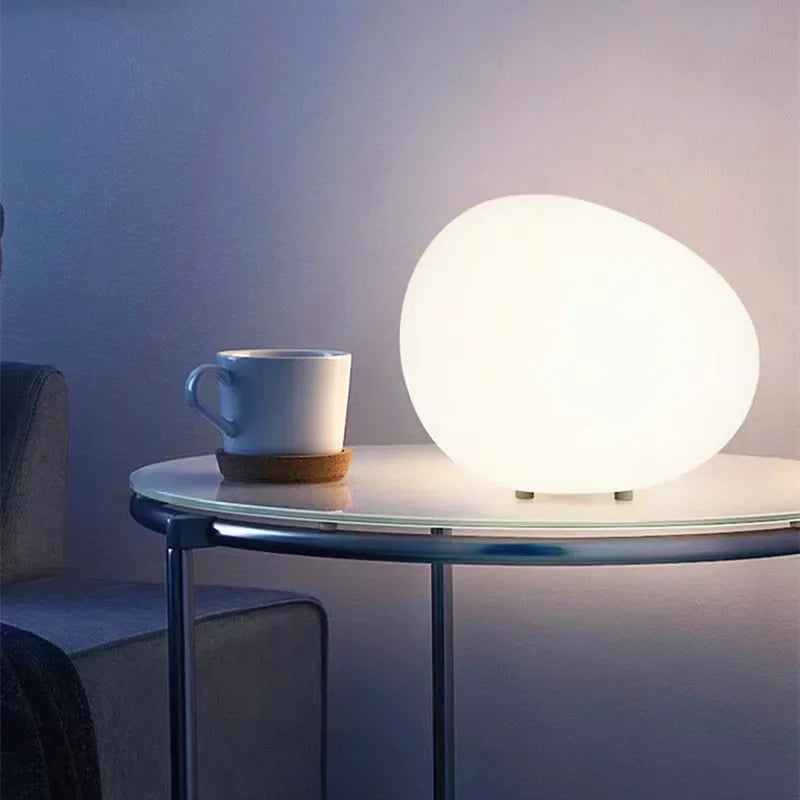 Lampe de chevet Design LED Caillou Lumineux - Opale
