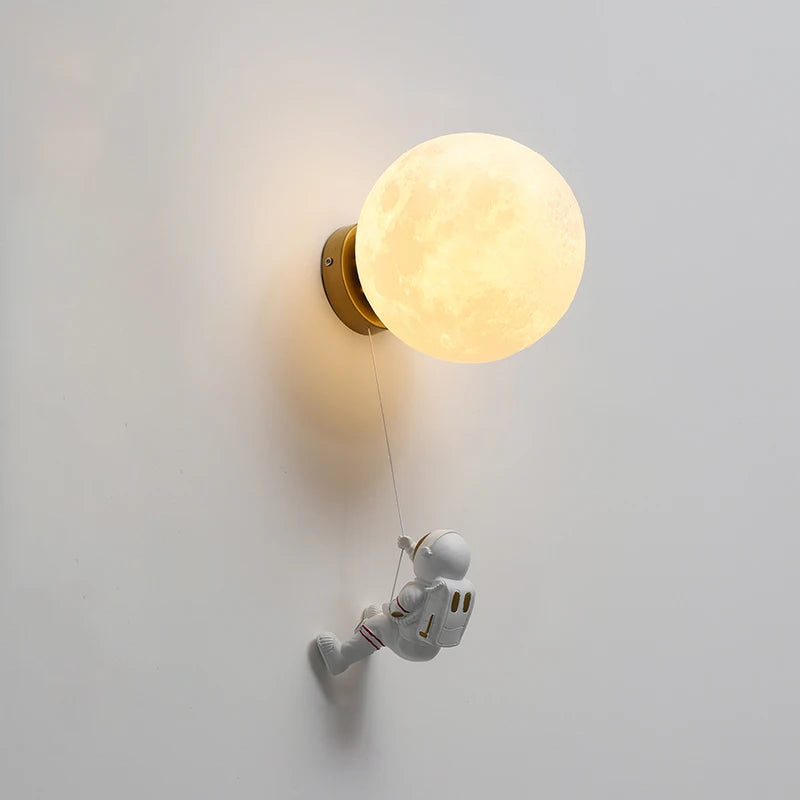 Lampe de chevet Murale Enfant LED Lune avec Astronaute - Opale